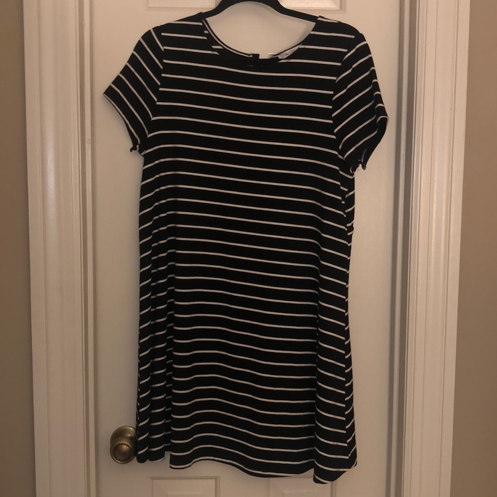 Short black and white dress
